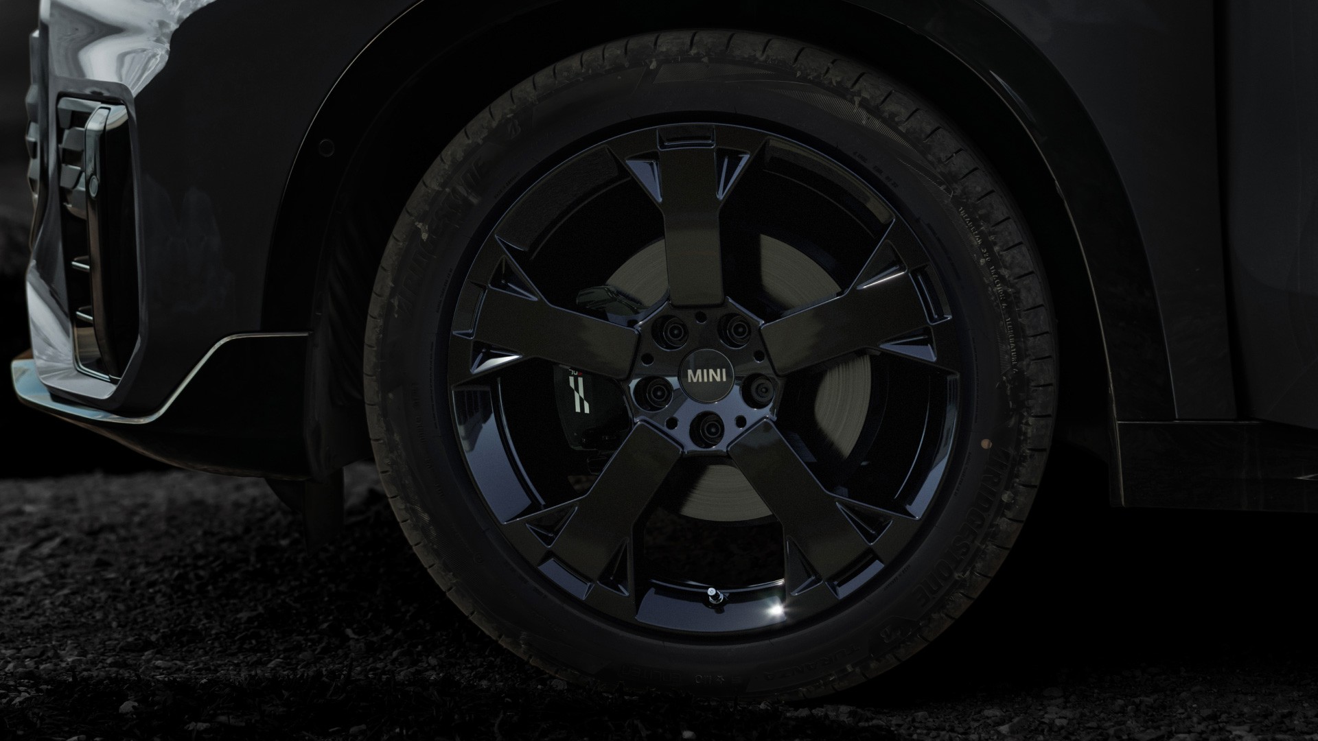 エクステリア： 19インチ　JCW ランウェイ・スポーク　ブラック